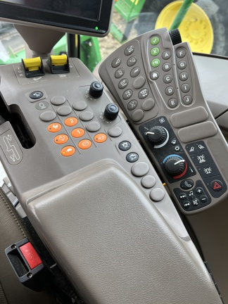 Used 2015 John Deere S680 Combines at Horizon Ag & Turf in Falher, AB - Photo14