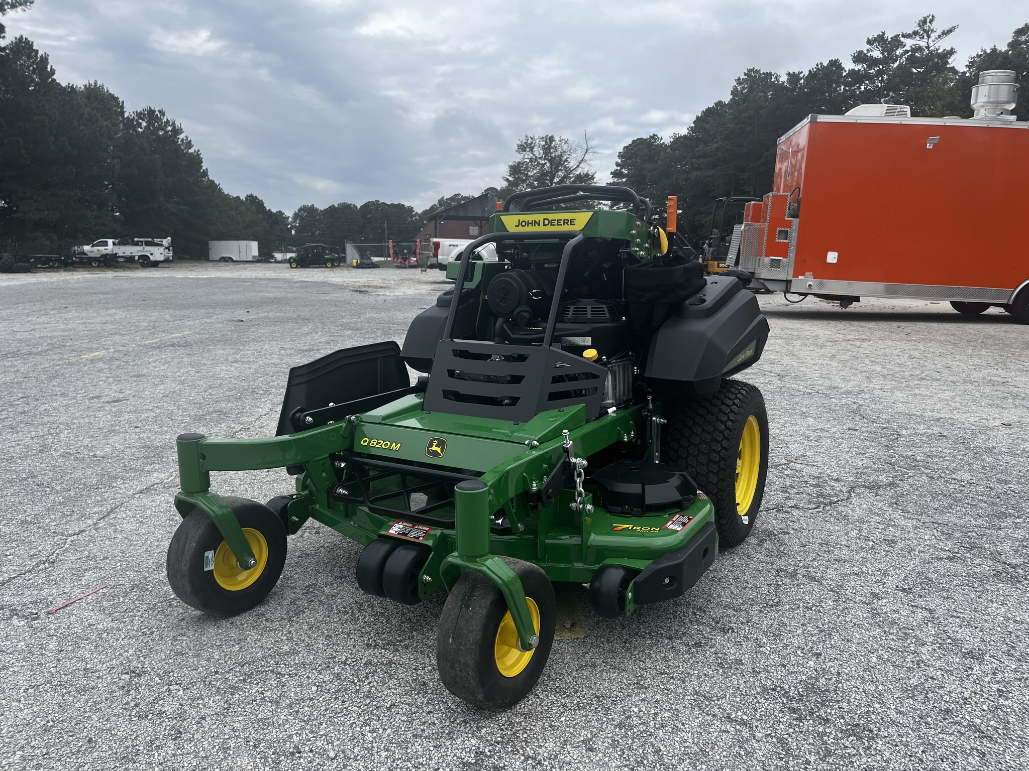 2025 John Deere Q820M Image 9