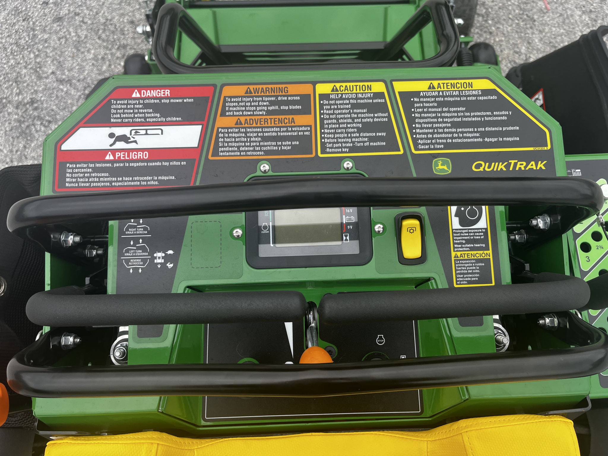 2025 John Deere Q820M Image 3