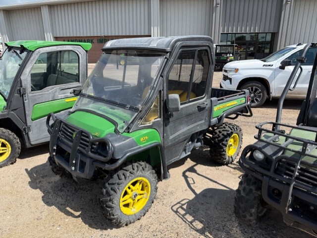 2013 John Deere XUV 825I GREEN Image 2