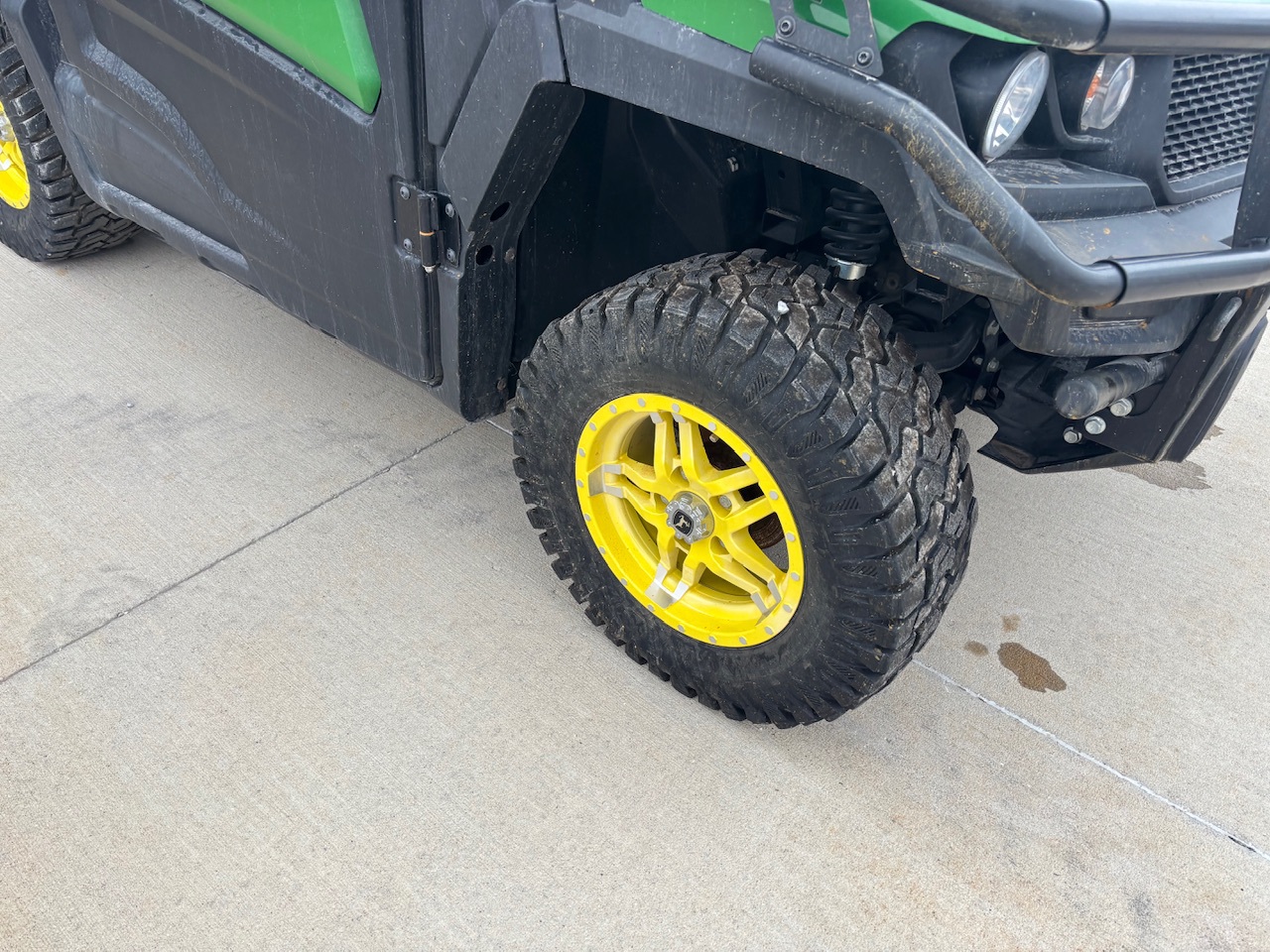  2023 John Deere XUV 835R at Heritage Tractor in Dixon, IL