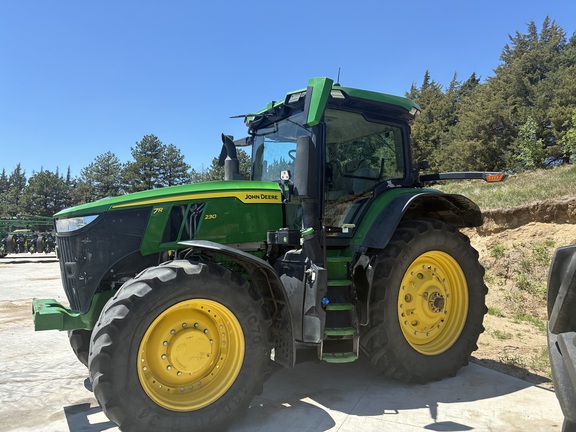 2023 John Deere 7R 230 (5th thumbnail)