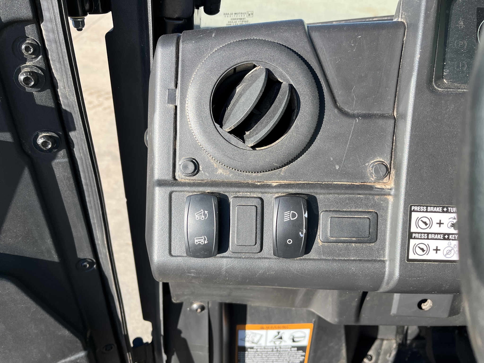  2023 John Deere XUV 835M at Heritage Tractor in Rogersville, MO