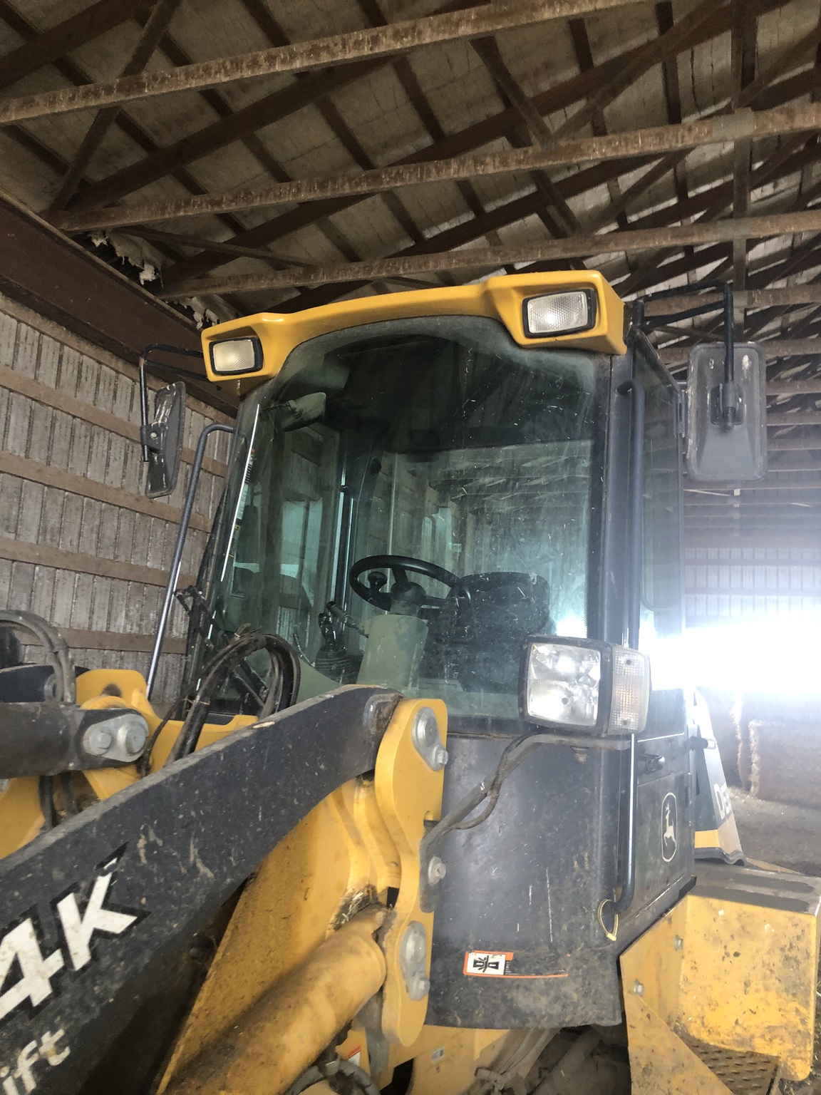 2017 John Deere 324K Image 8