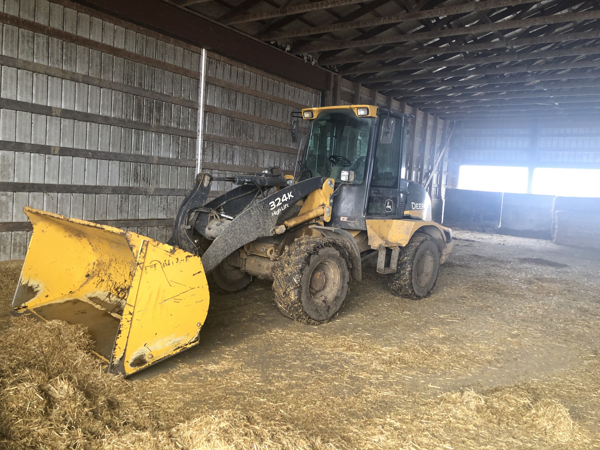2017 John Deere 324K Image 1