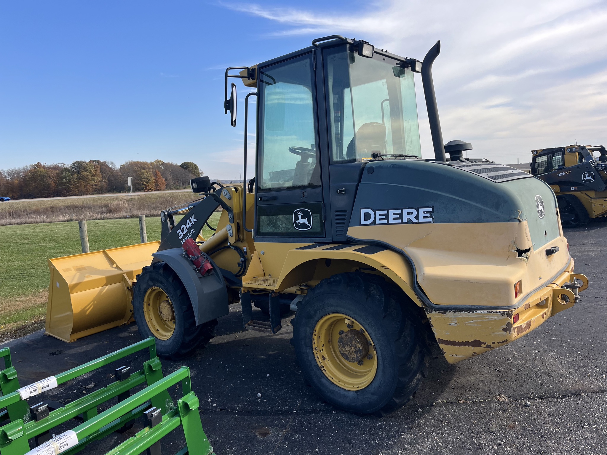 2017 John Deere 324K Image 4