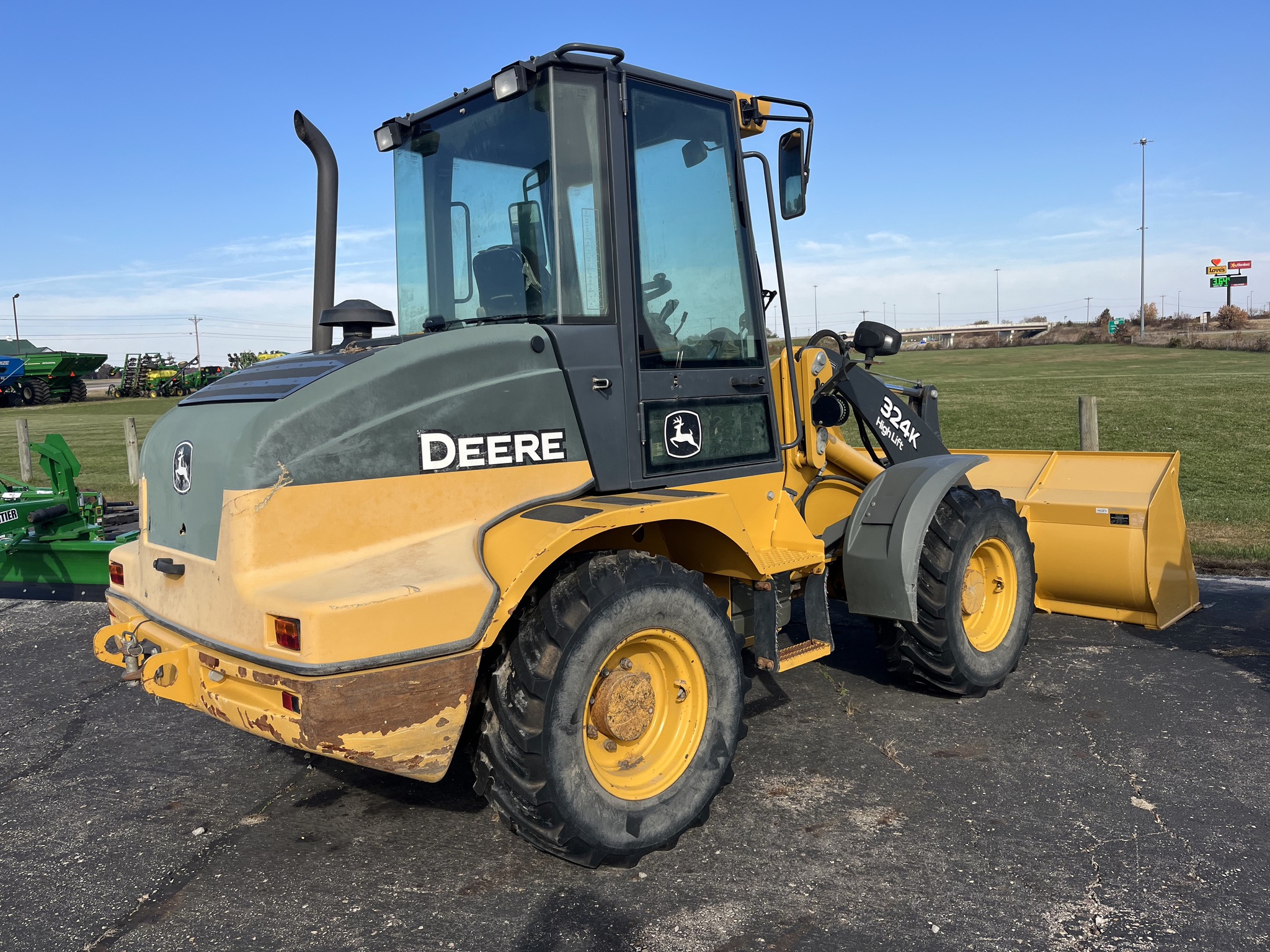 2017 John Deere 324K Image 6