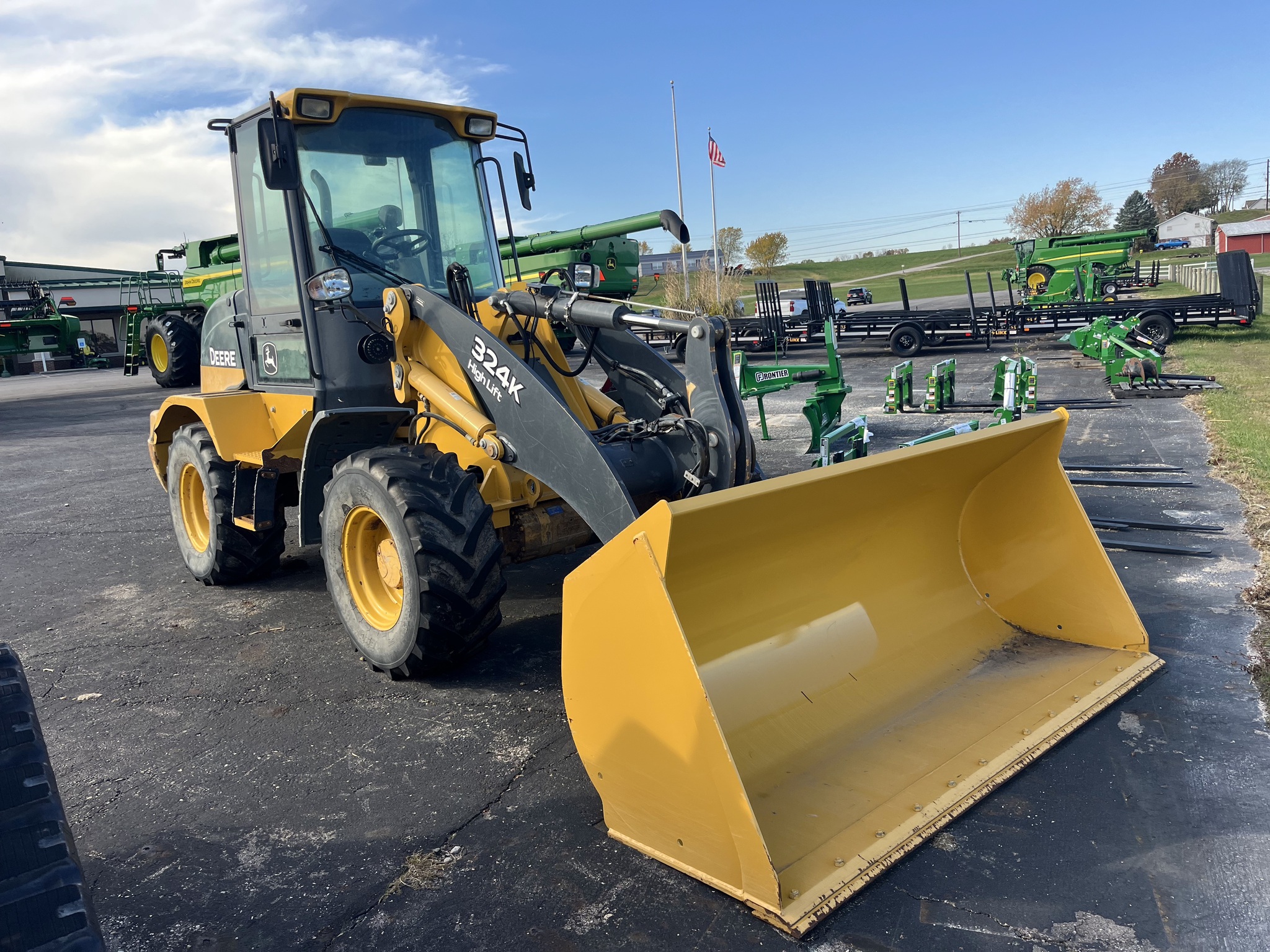 2017 John Deere 324K Image 1