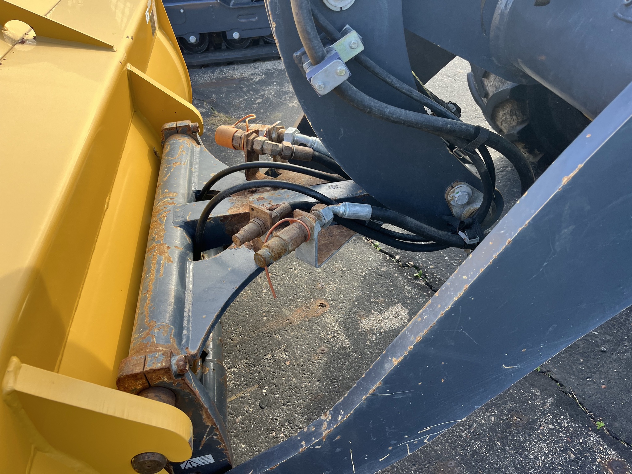 2017 John Deere 324K Image 8