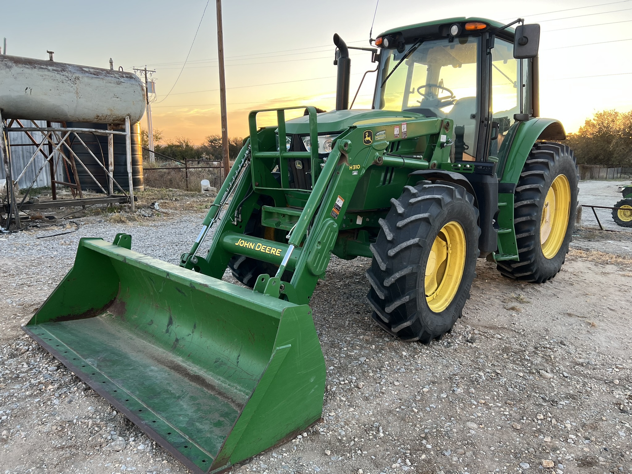 2017 John Deere 6120M Image 1