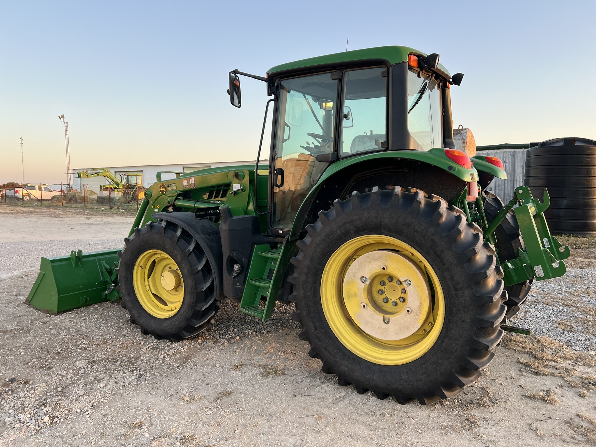 2017 John Deere 6120M Image 2