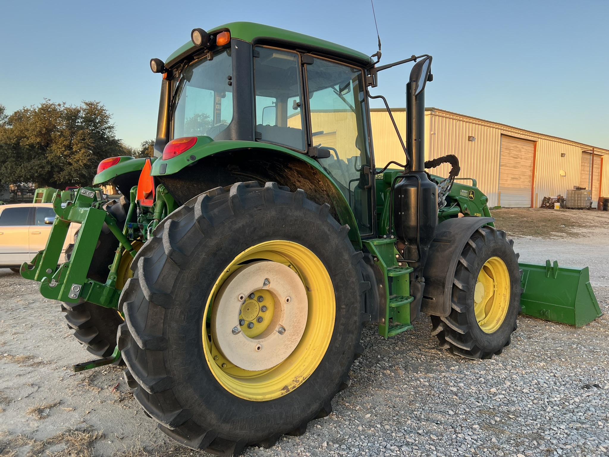 2017 John Deere 6120M Image 4