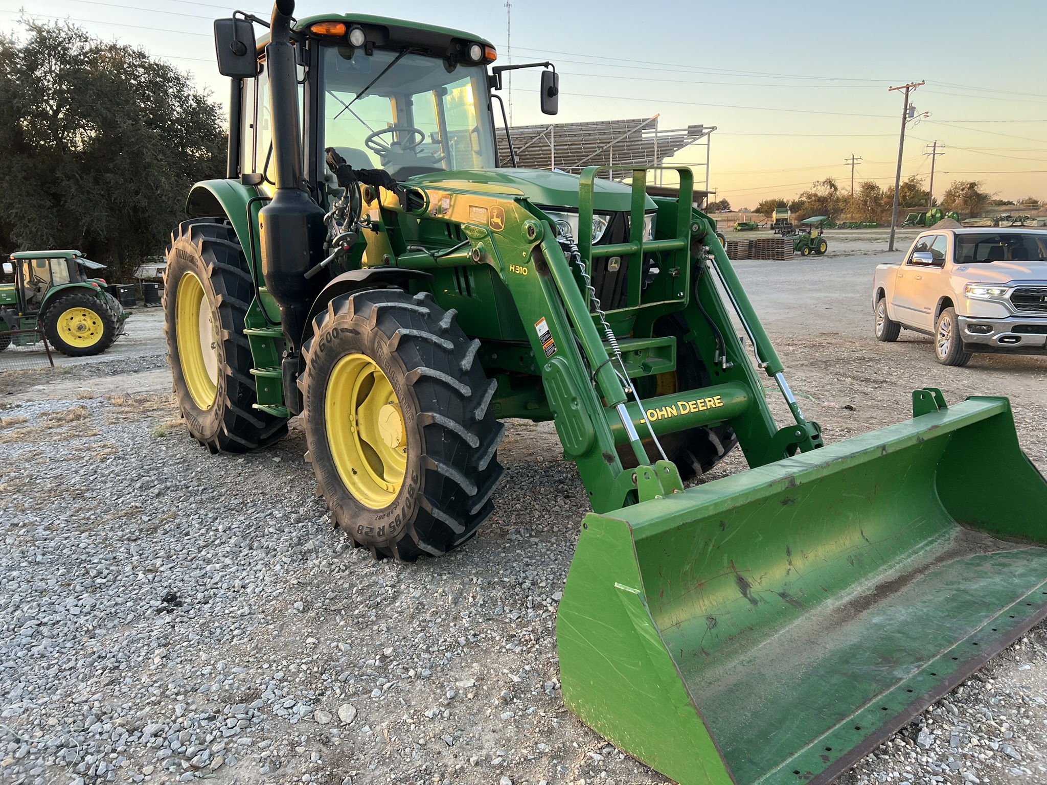 2017 John Deere 6120M Image 3