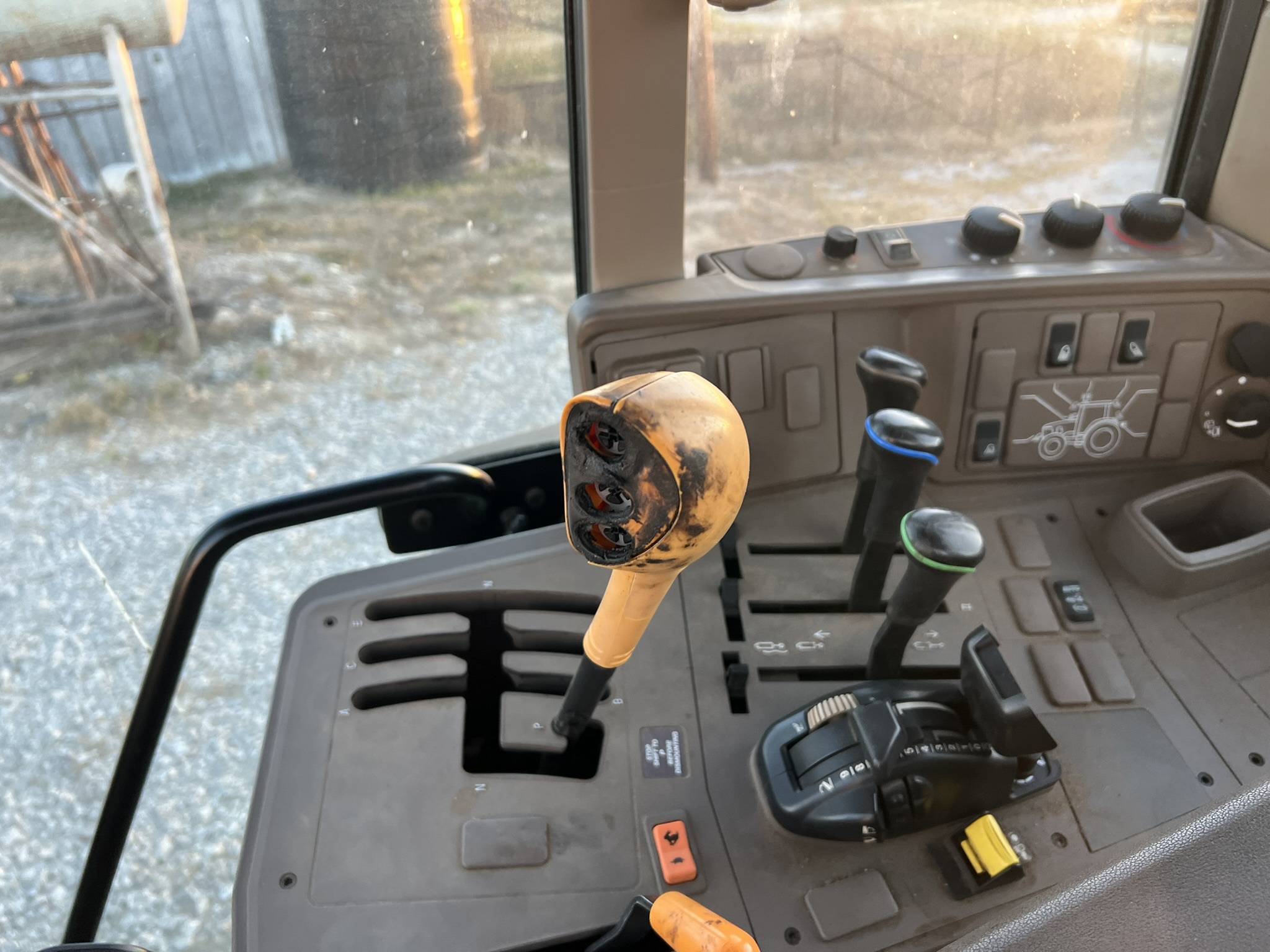 2017 John Deere 6120M Image 7