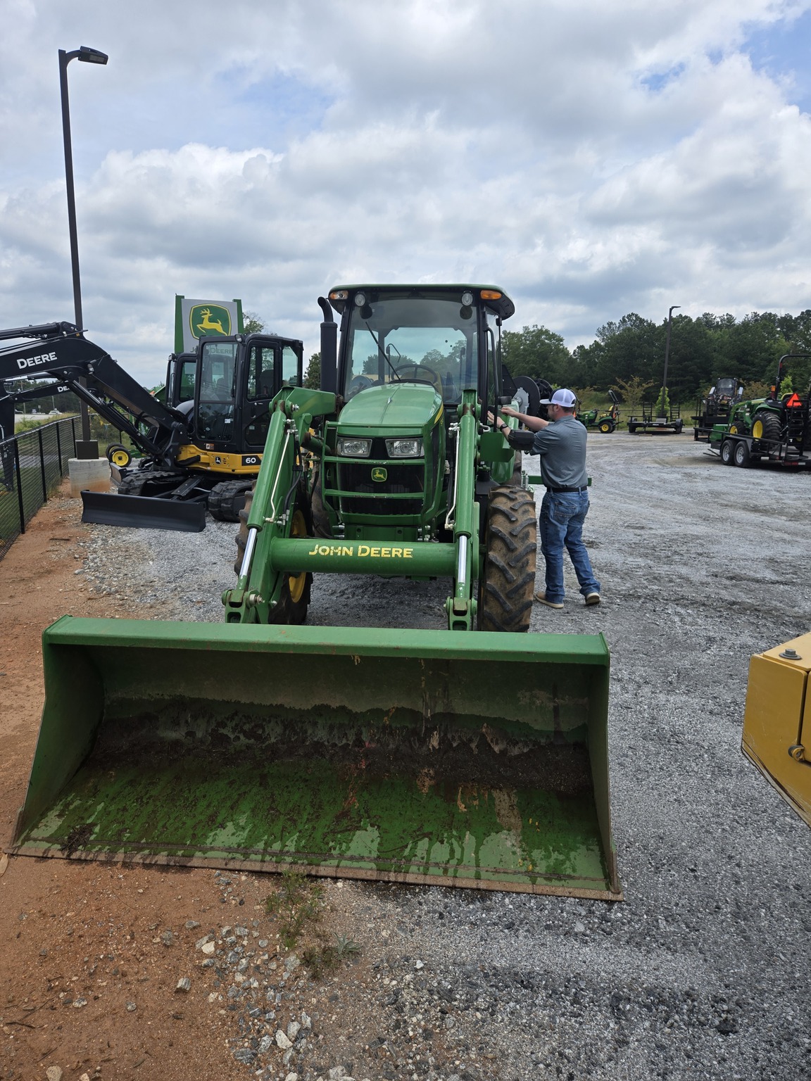 2020 John Deere 5090E Image 1