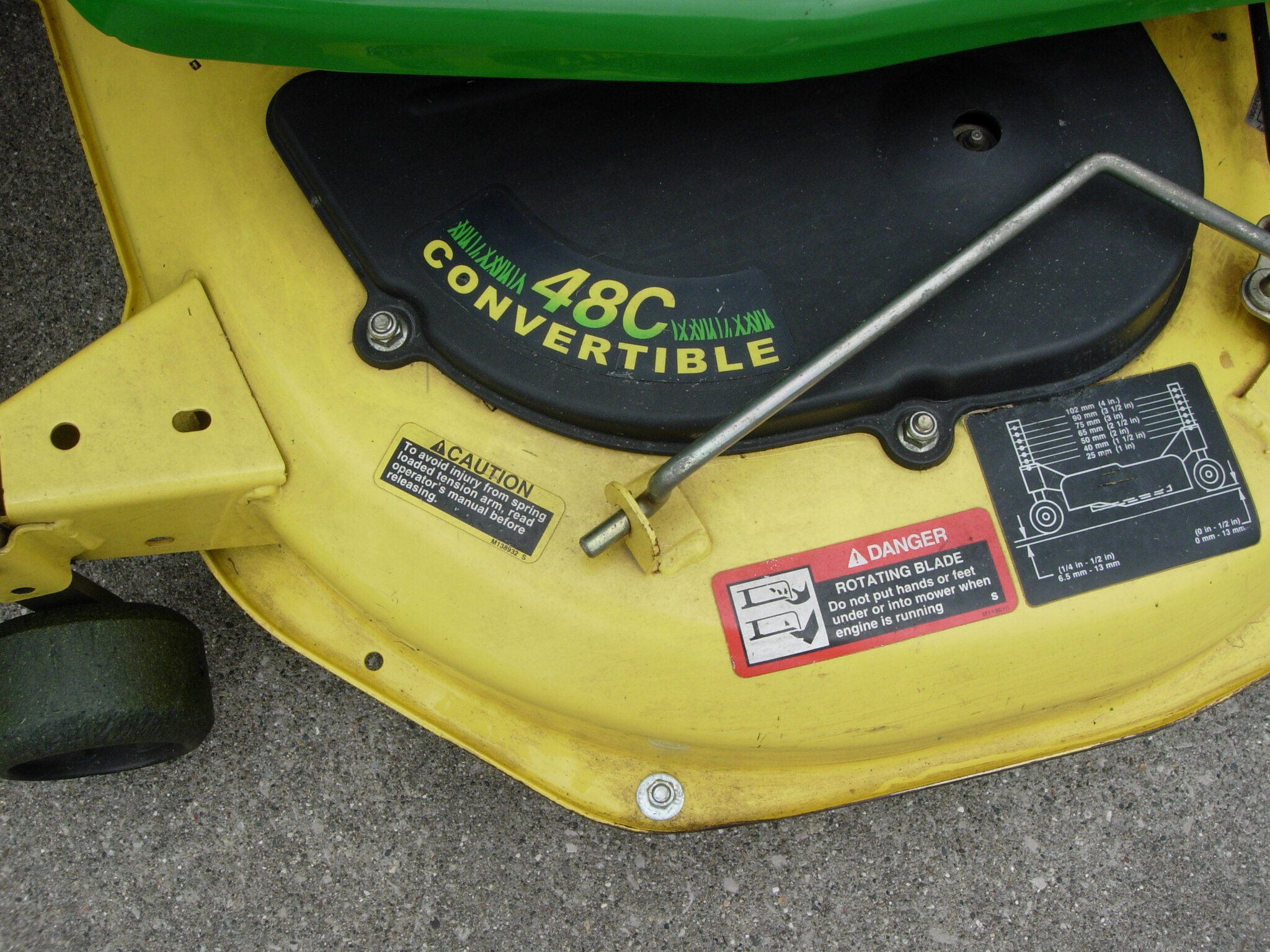 2001 John Deere GT235 Image 12