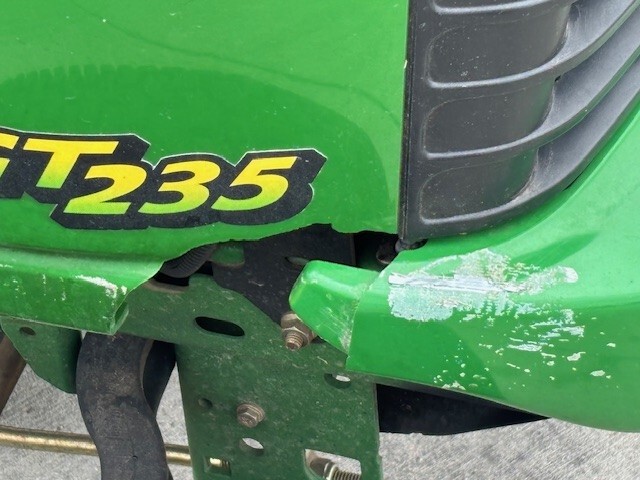 2001 John Deere GT235 Image 11