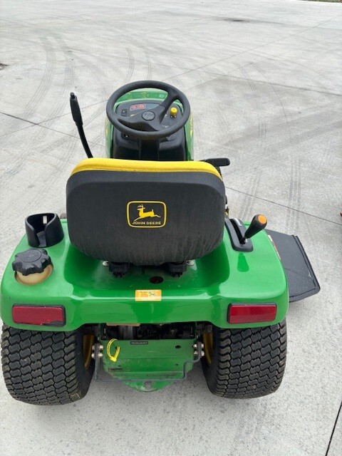 2001 John Deere GT235 Image 5