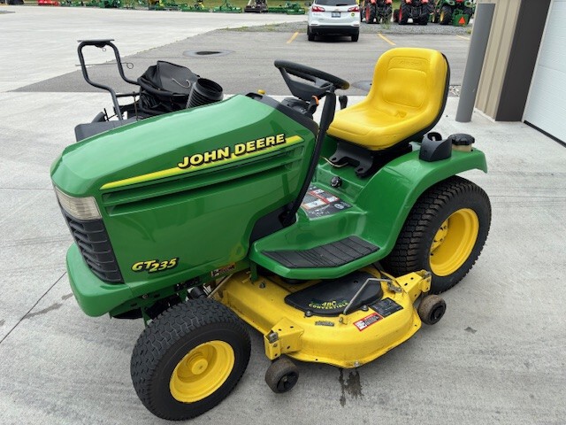 2001 John Deere GT235 Image 7
