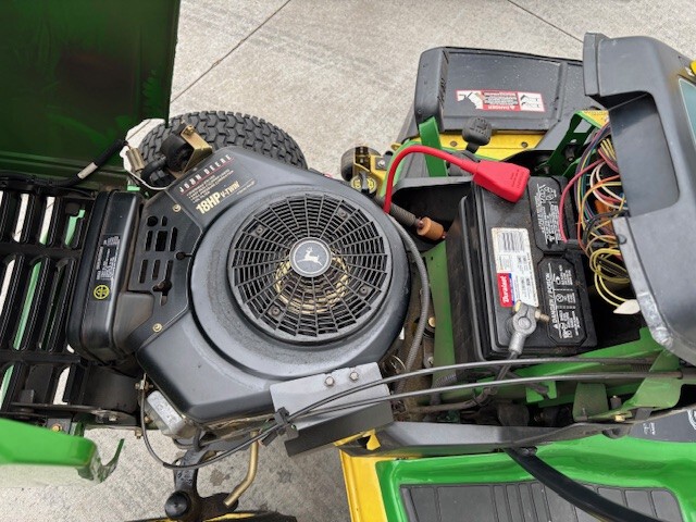 2001 John Deere GT235 Image 8