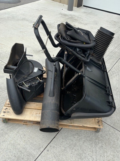 2001 John Deere GT235 Image 13