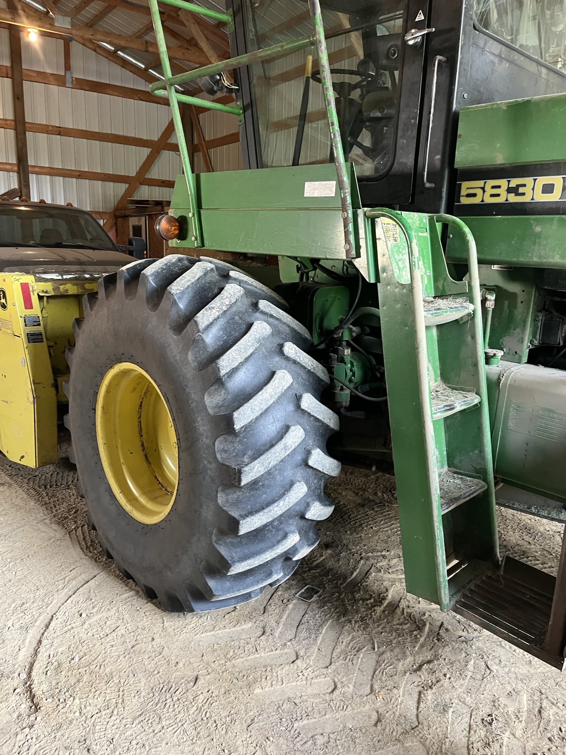1992 John Deere 5830 Image 2