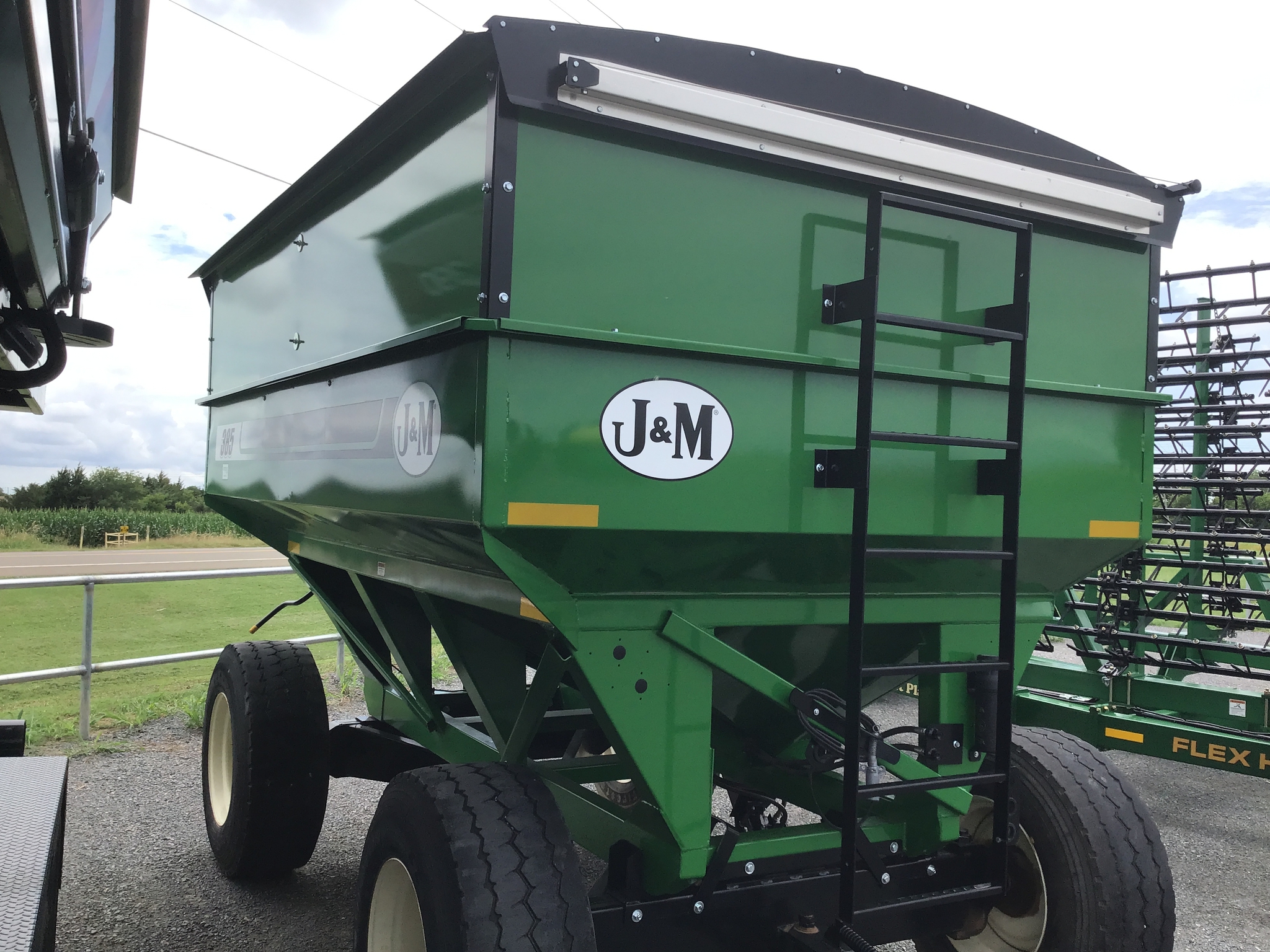 2023 J&M 385SD Image 2
