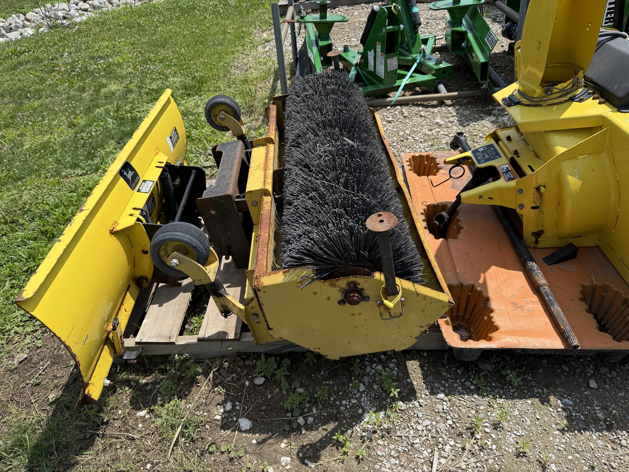 1997 John Deere 52 IN ROTARY BROOM Image 2