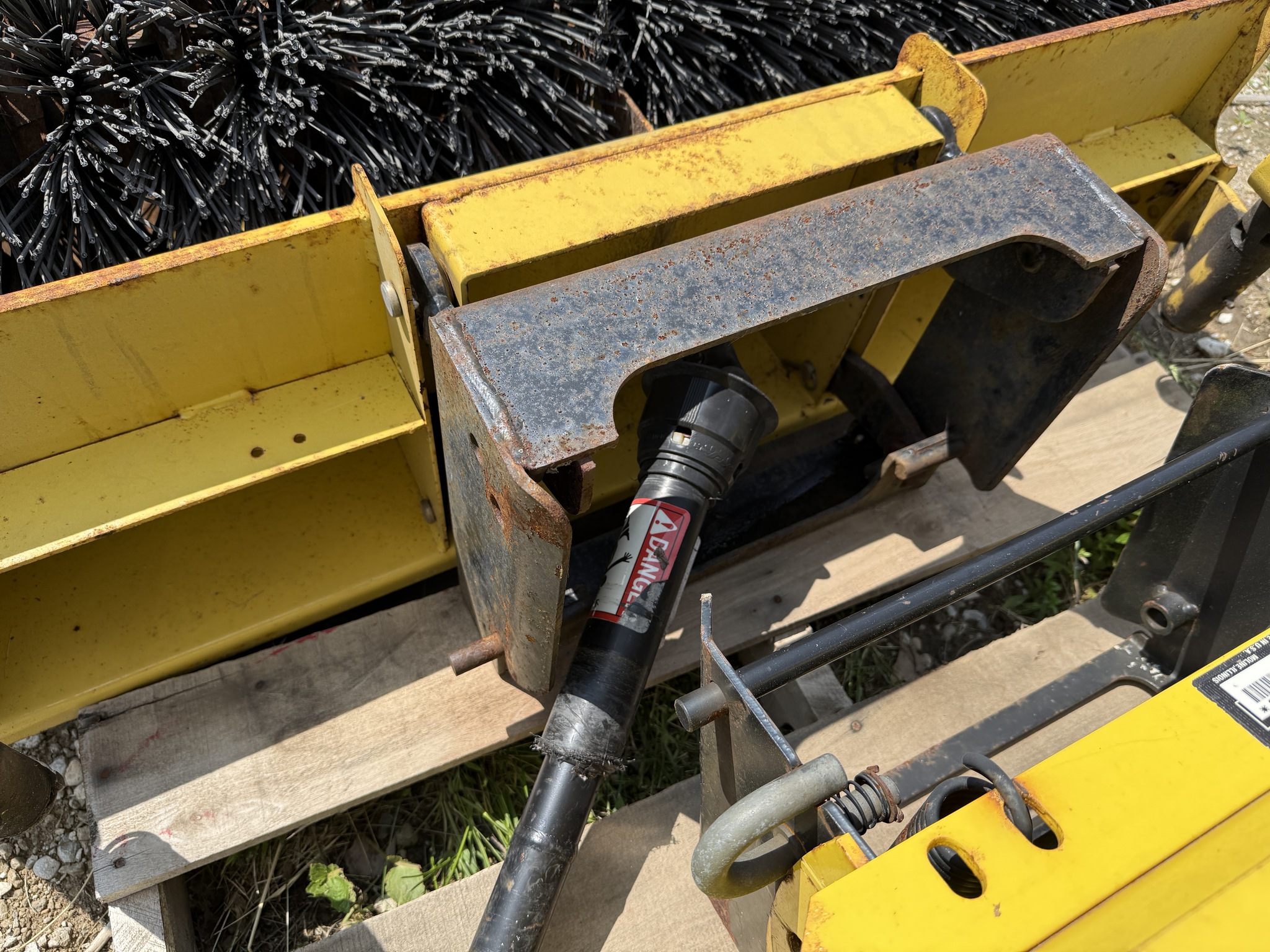 1997 John Deere 52 IN ROTARY BROOM Image 9