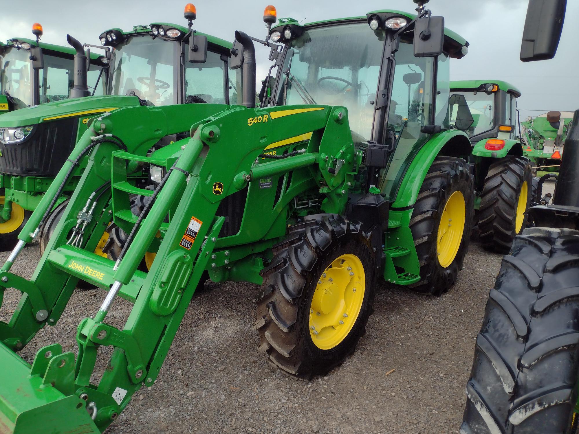 2018 John Deere 5125R Image 1