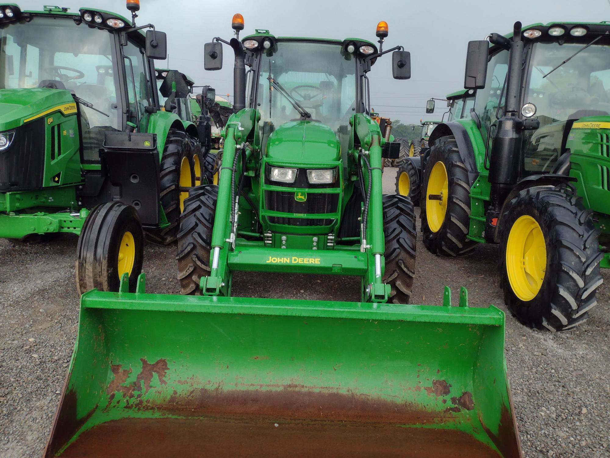 2018 John Deere 5125R Image 4