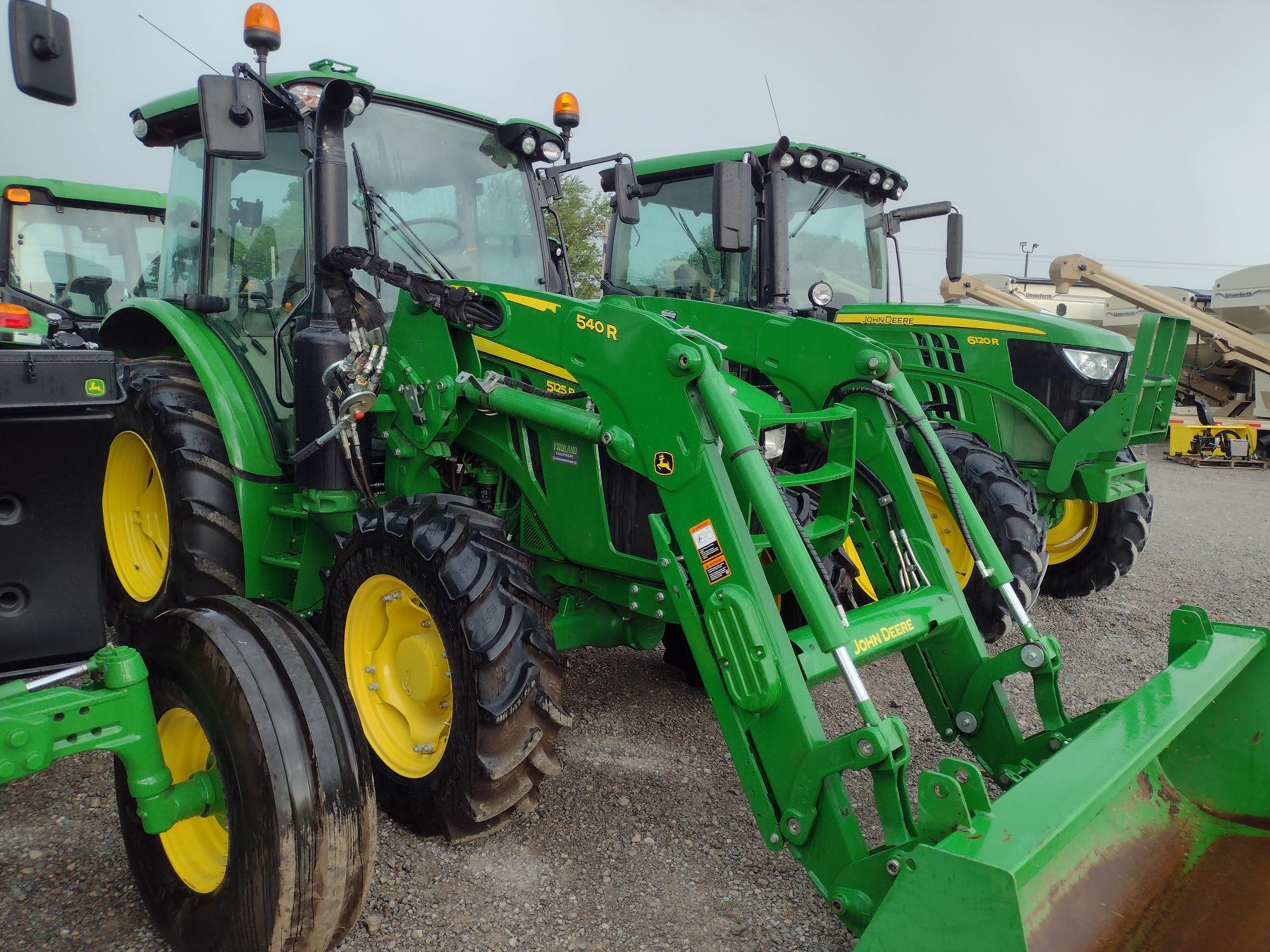 2018 John Deere 5125R Image 2
