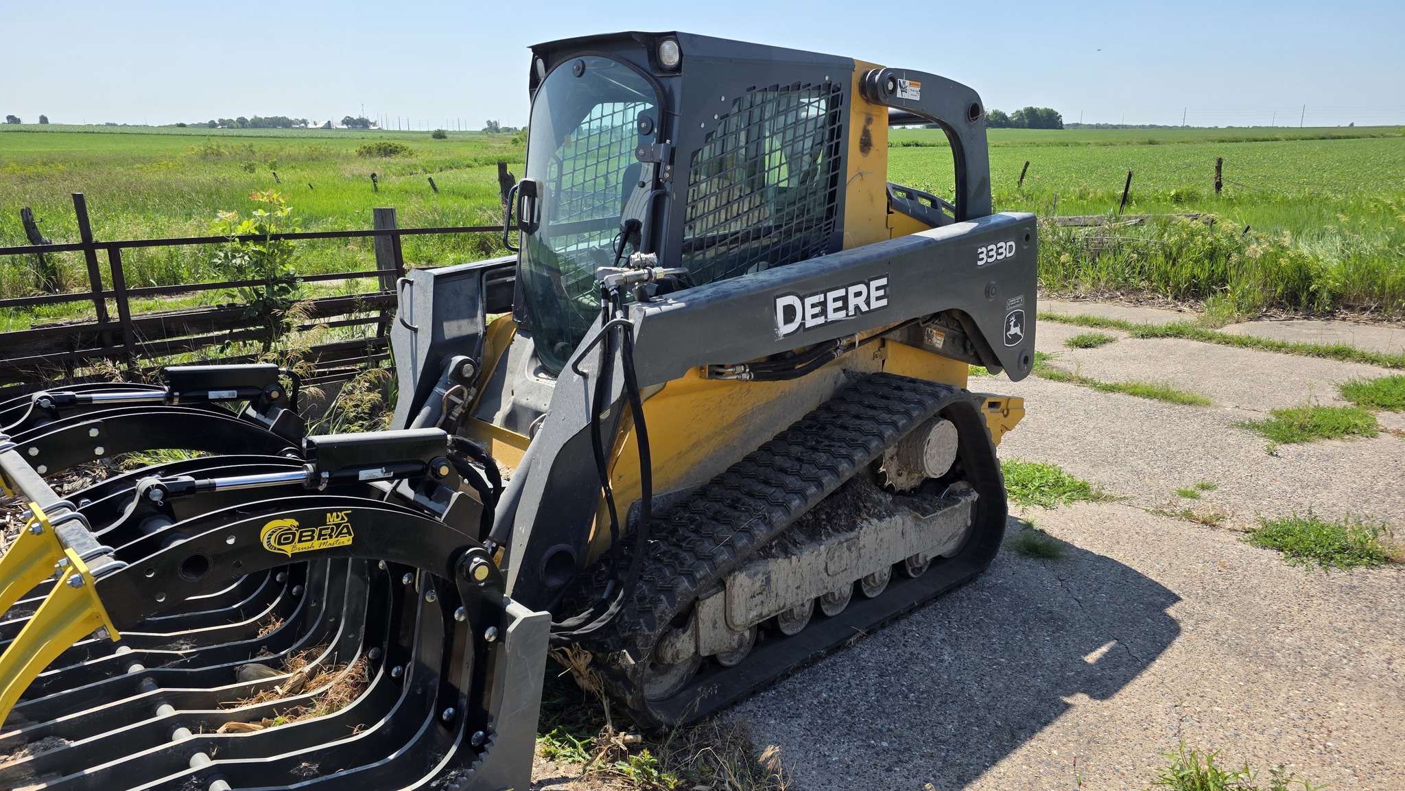 2011 John Deere 333D Image 1