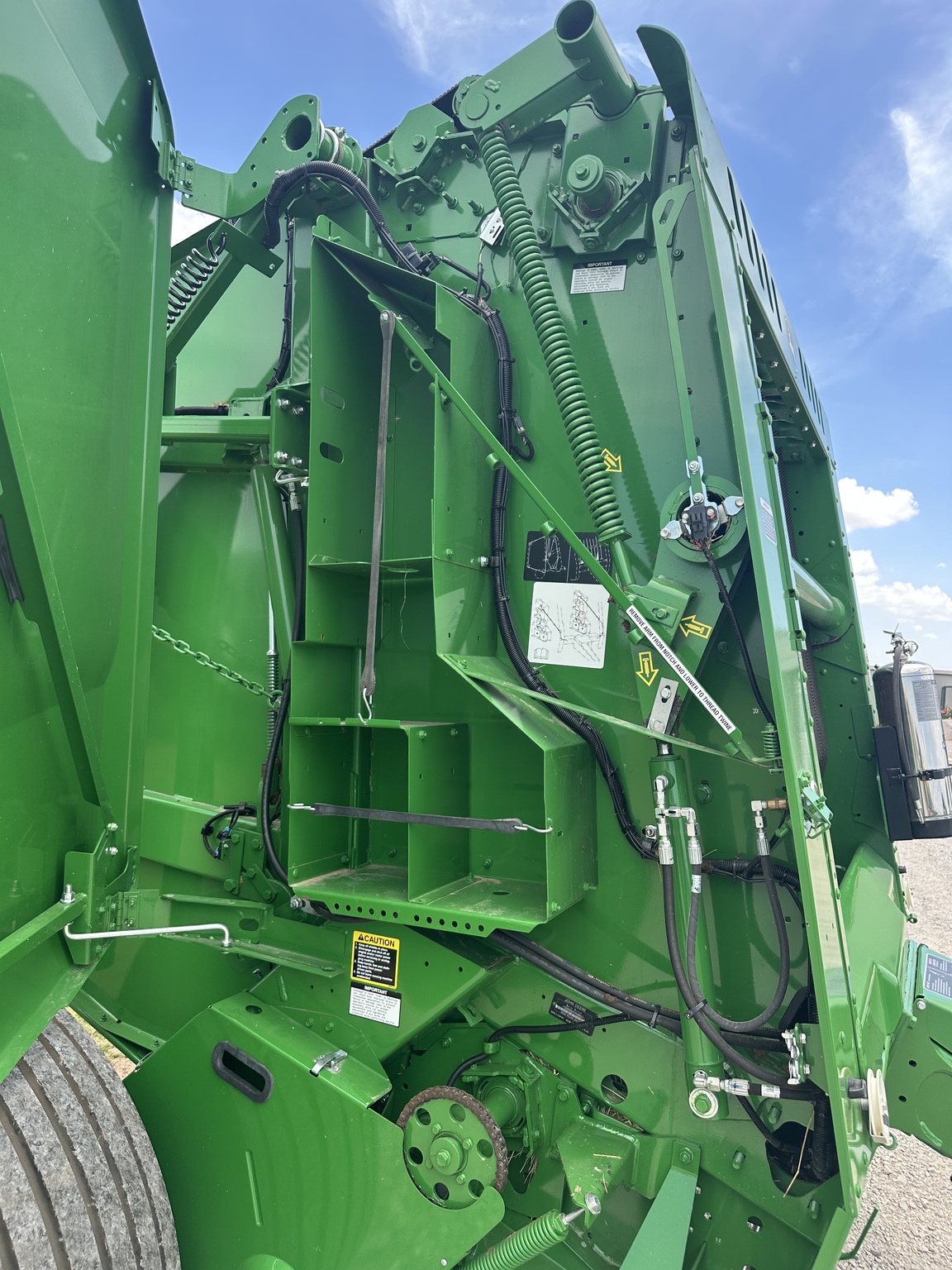 2022 John Deere 560M Image 19