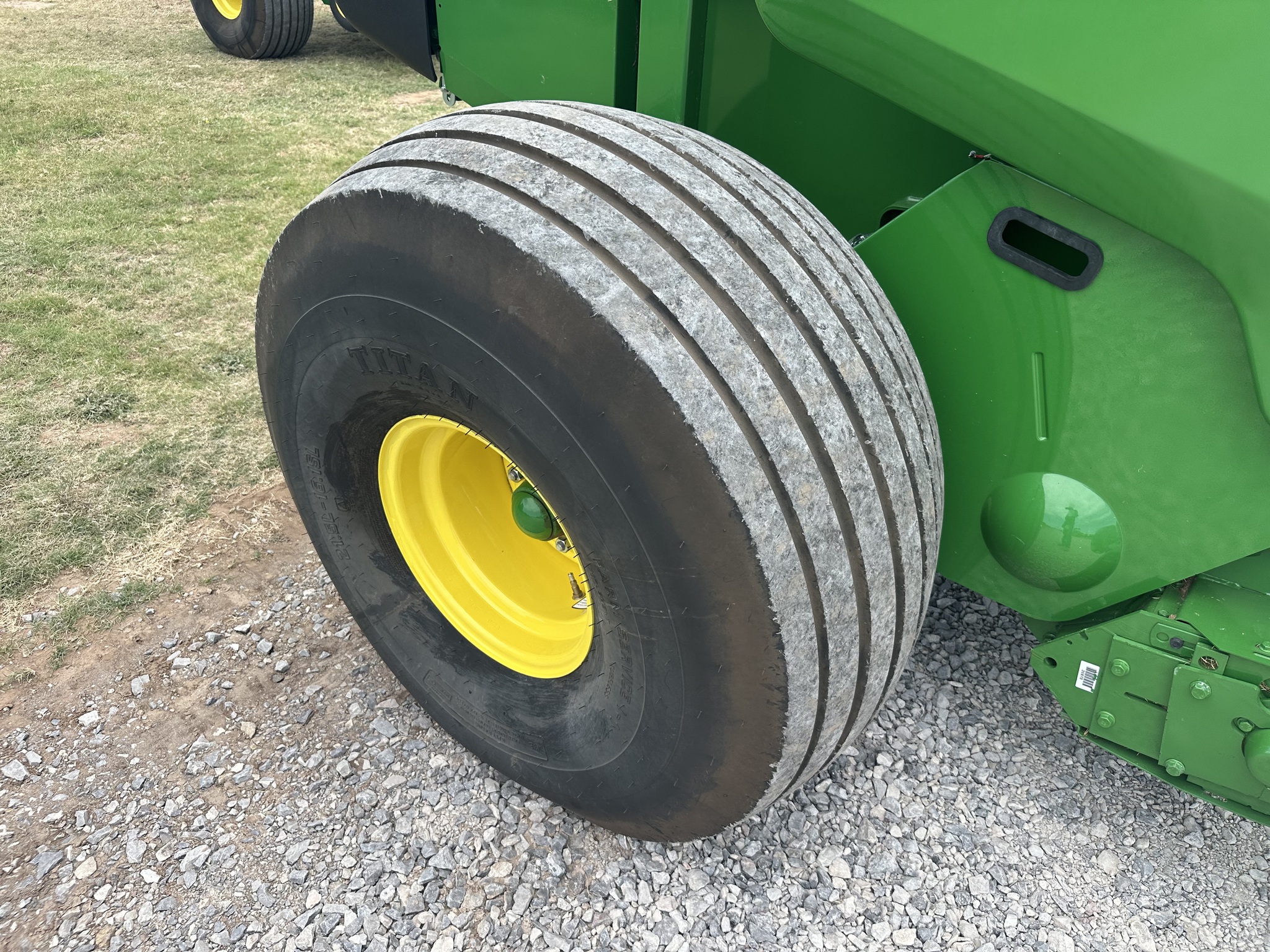 2022 John Deere 560M Image 18