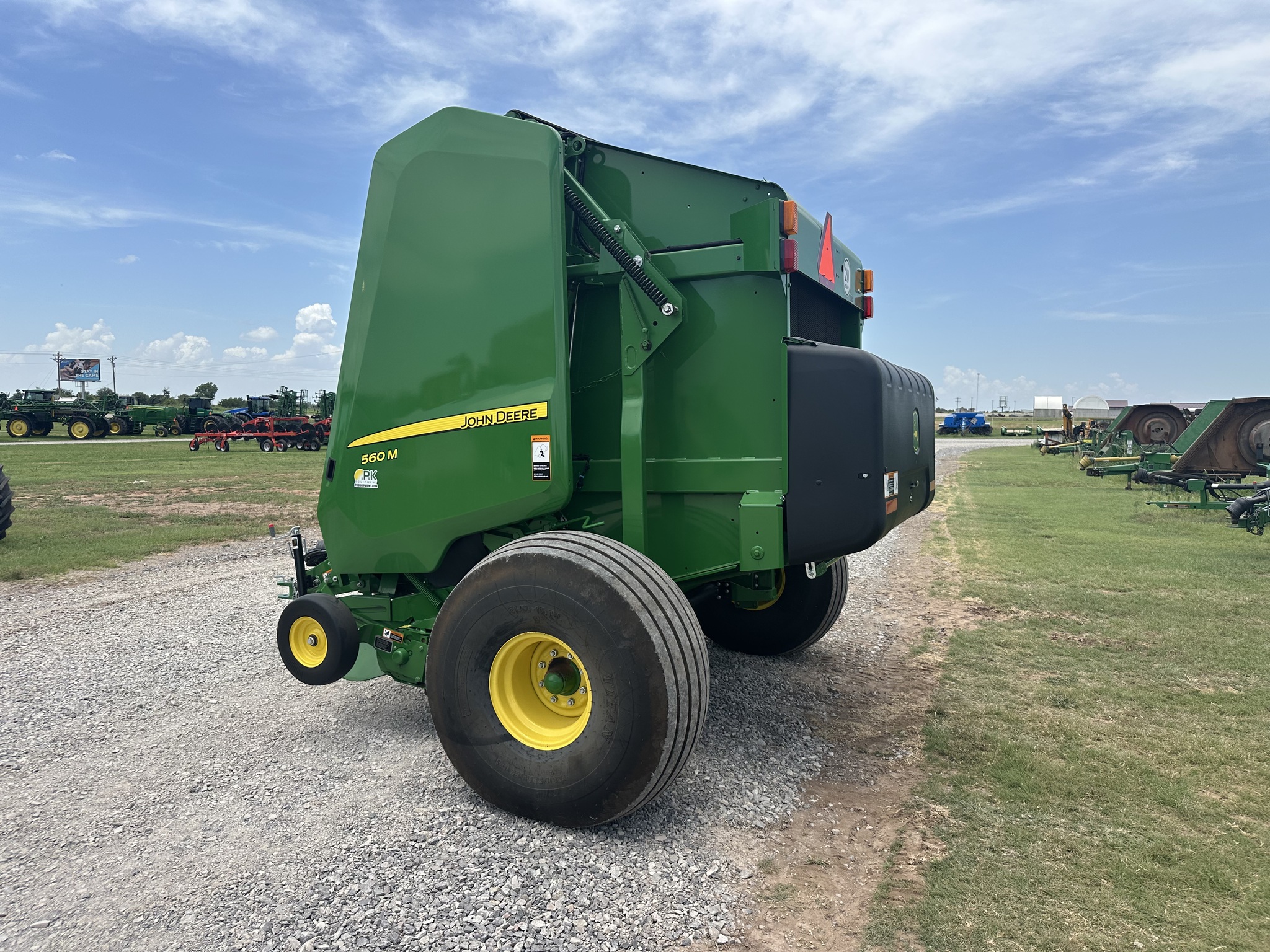 2022 John Deere 560M Image 3