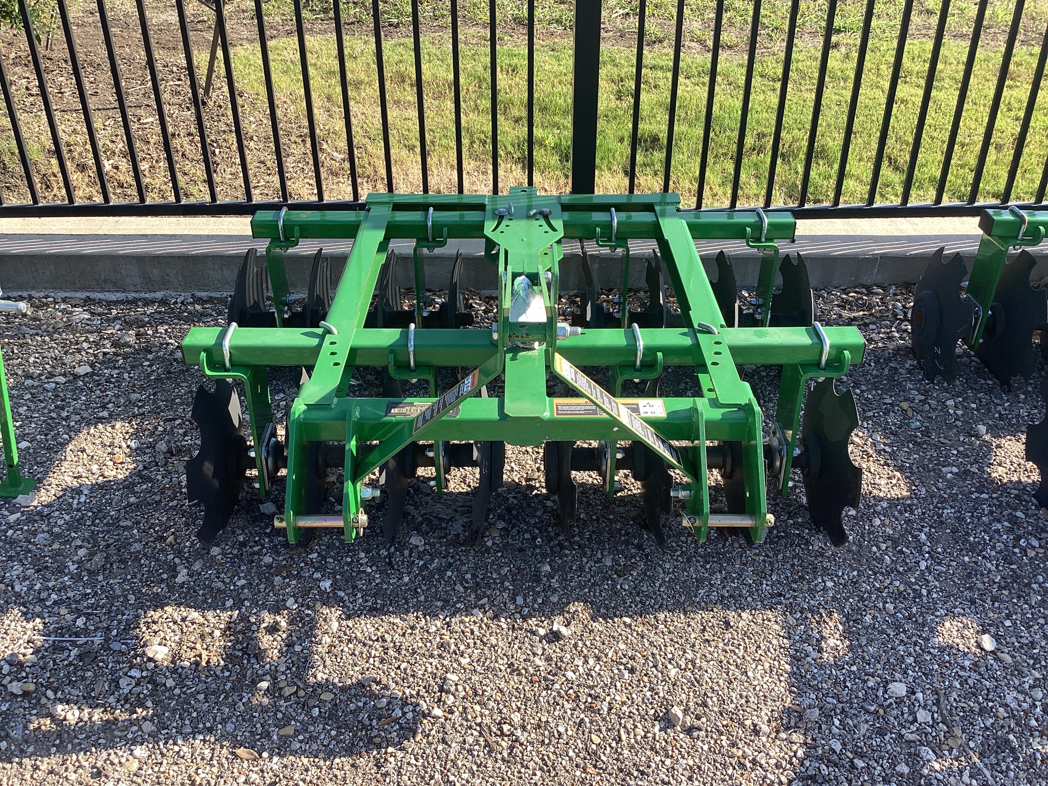 2023 Frontier TM1062L Image 1