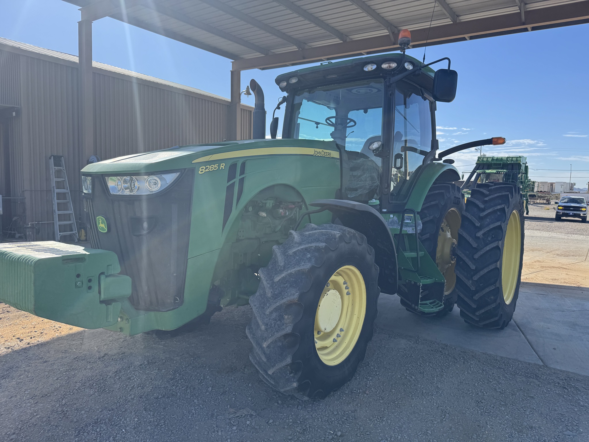 2014 John Deere 8285R Image 3
