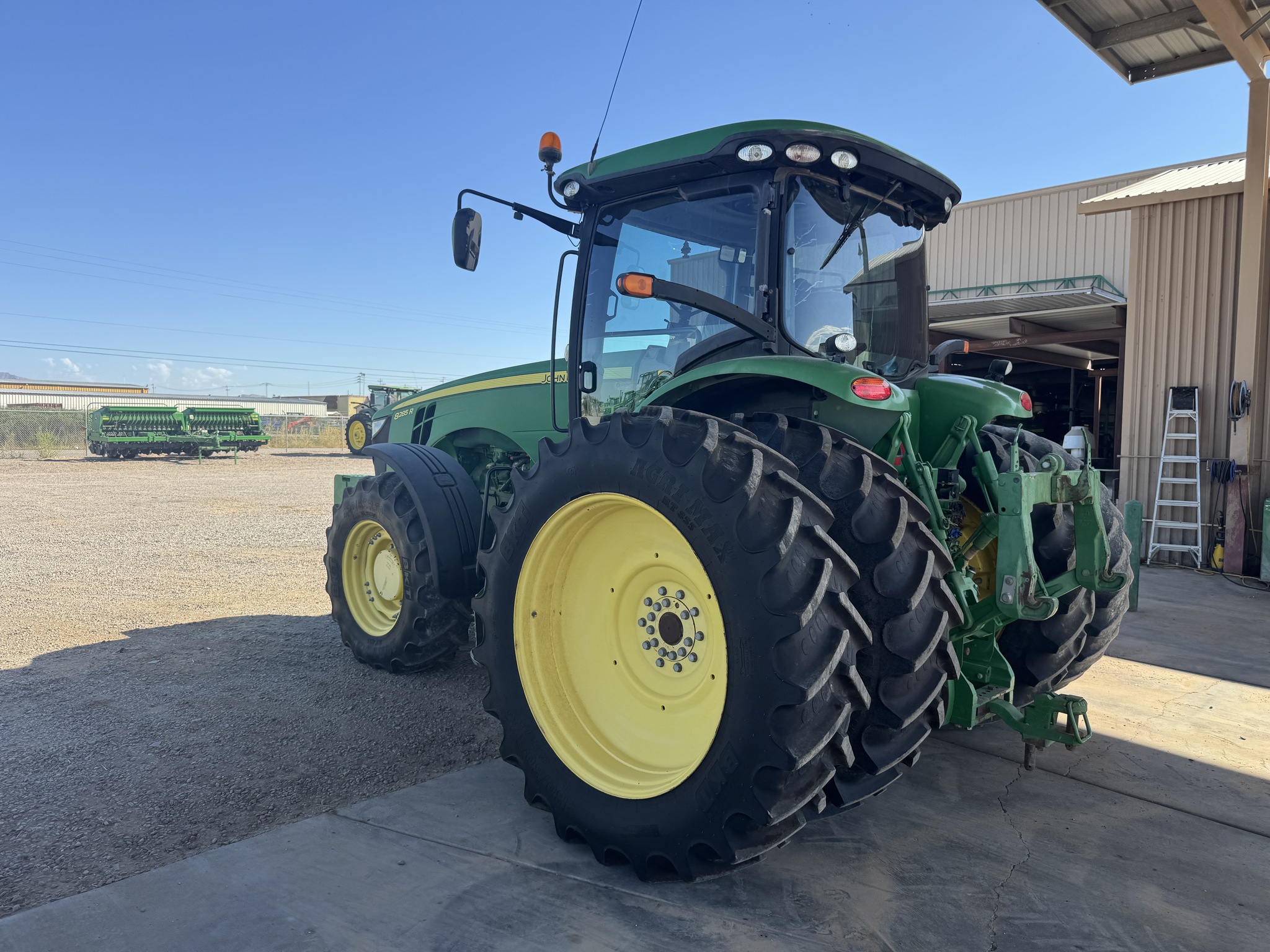 2014 John Deere 8285R Image 5
