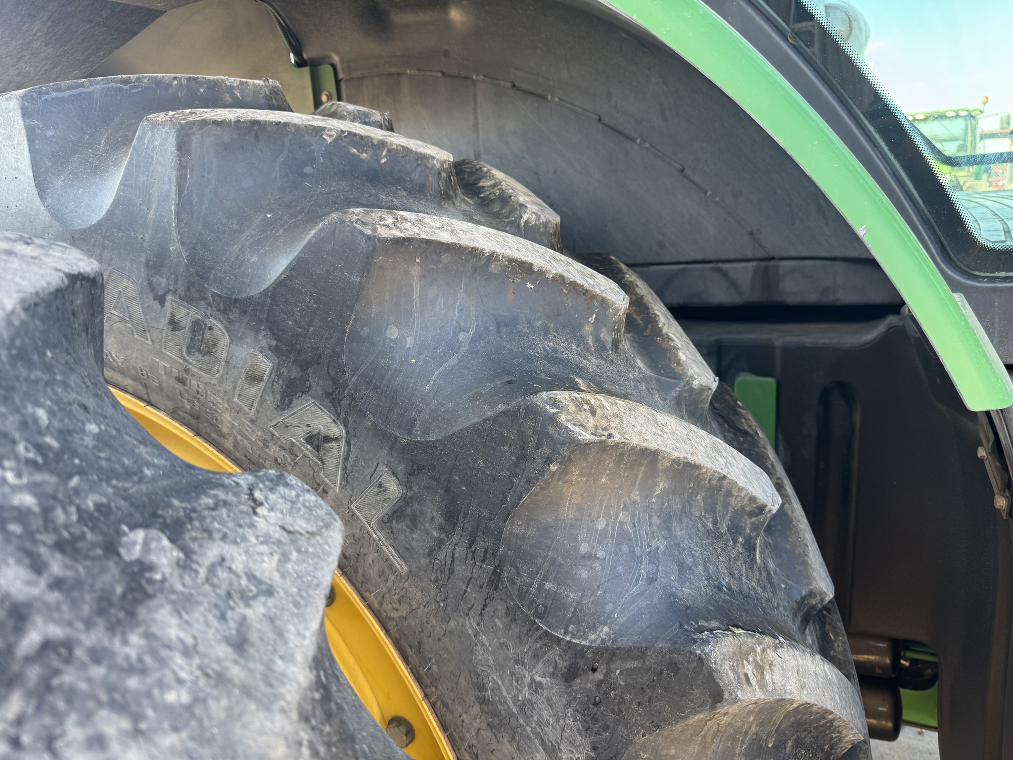 2014 John Deere 8285R Image 10