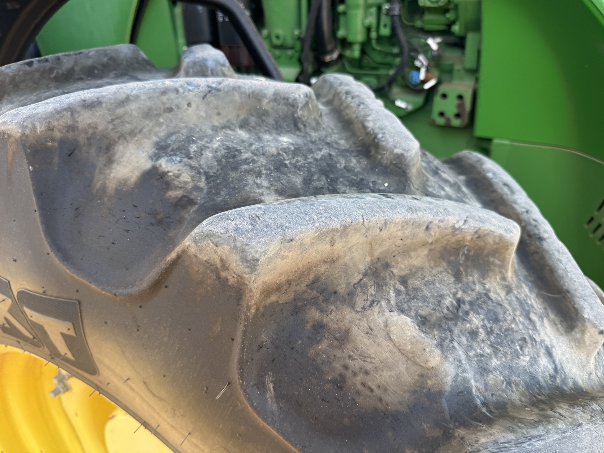 2014 John Deere 8285R Image 11