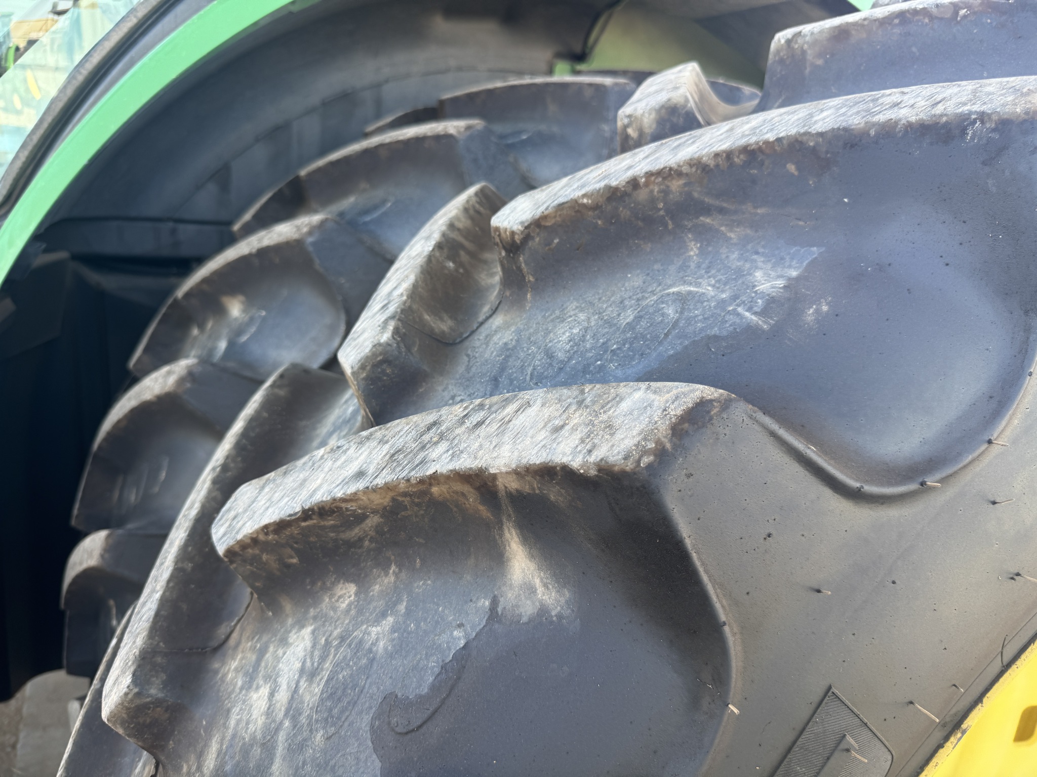 2014 John Deere 8285R Image 13