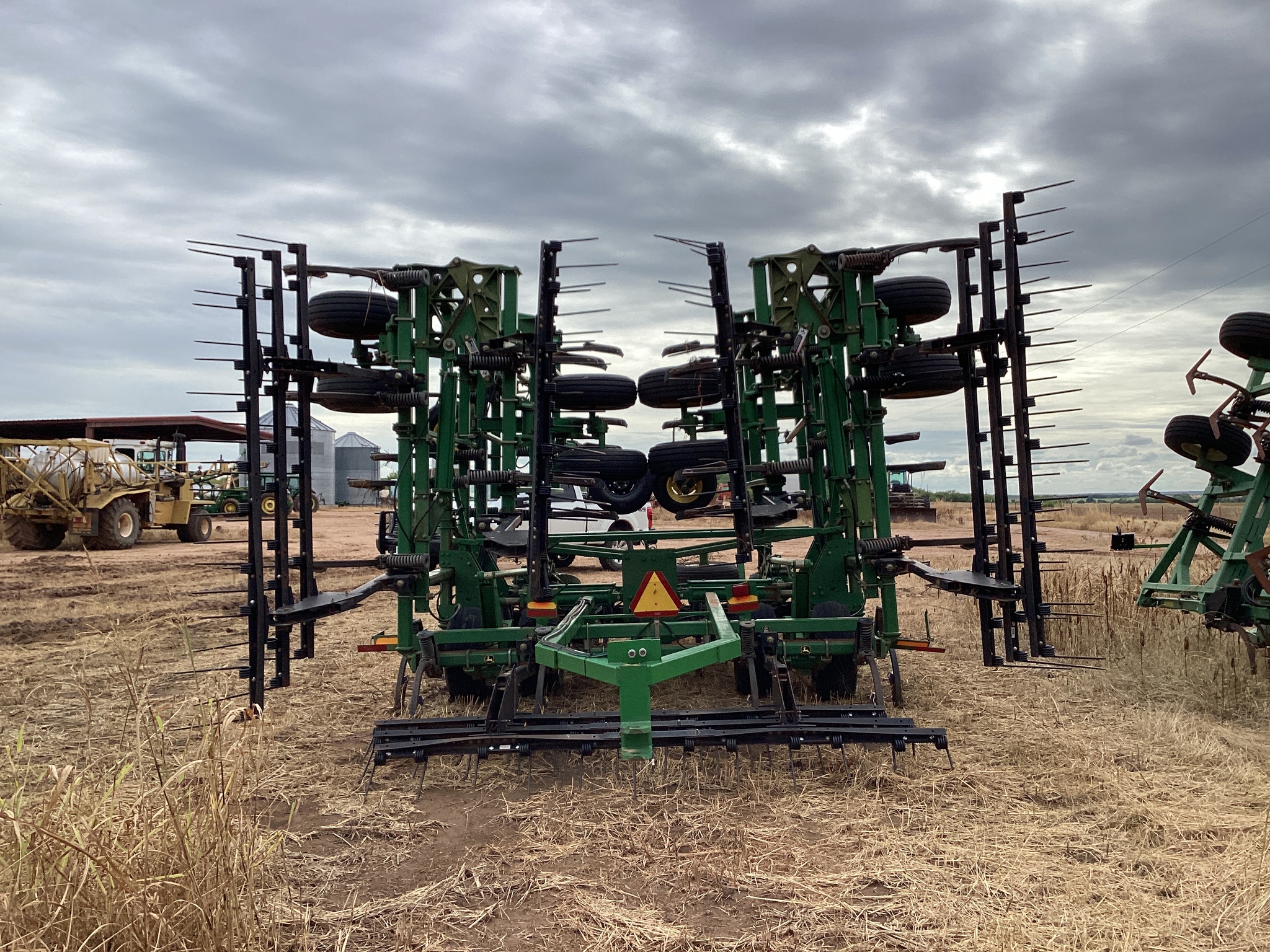 2007 John Deere 2410 Image 3