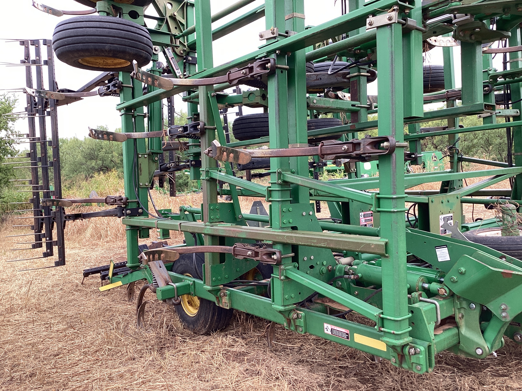 2007 John Deere 2410 Image 9