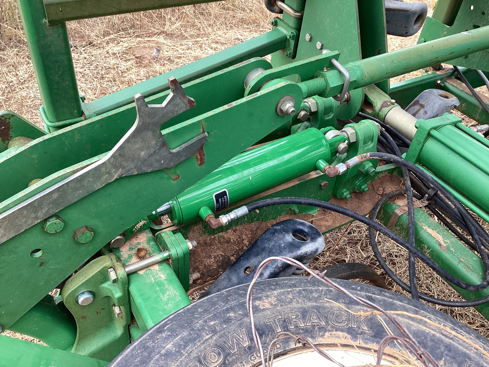 2007 John Deere 2410 Image 18