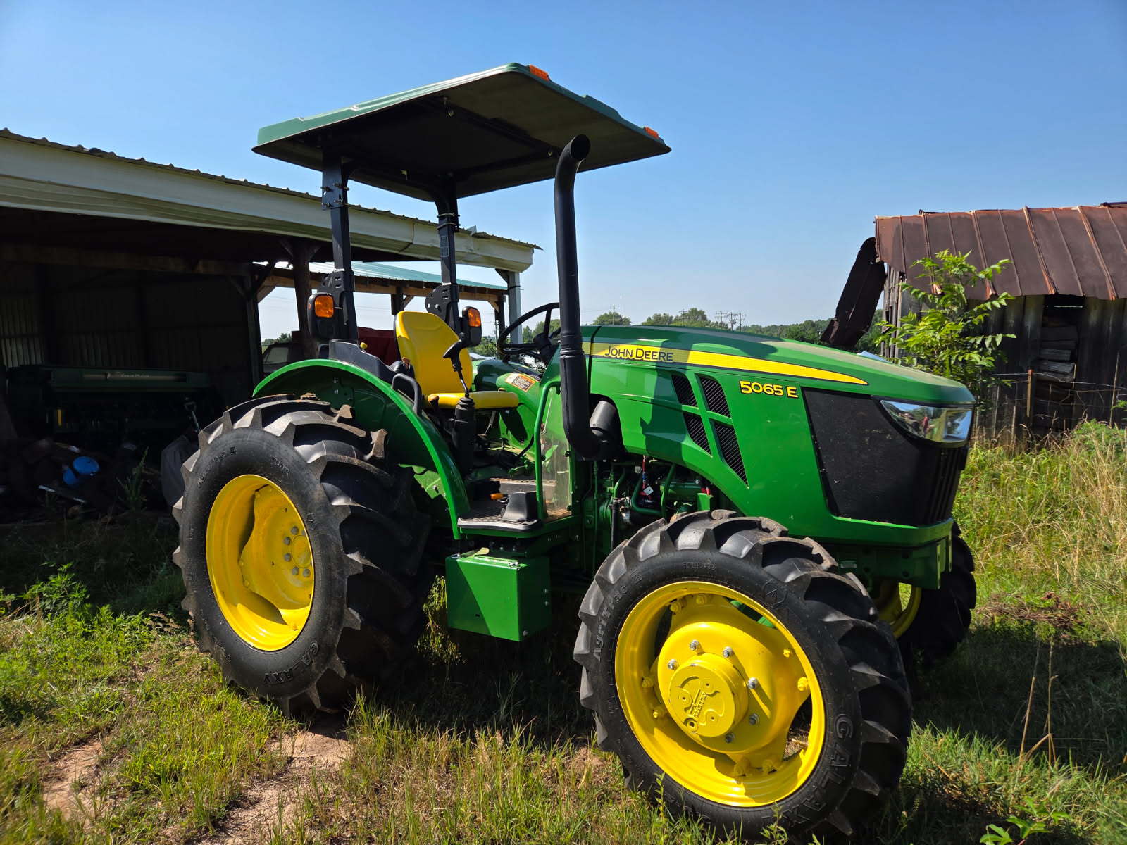 2022 John Deere 5065E Image 7