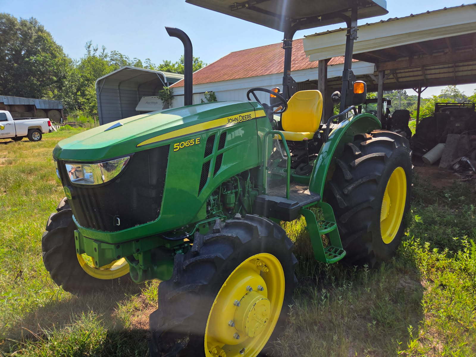 2022 John Deere 5065E Image 1