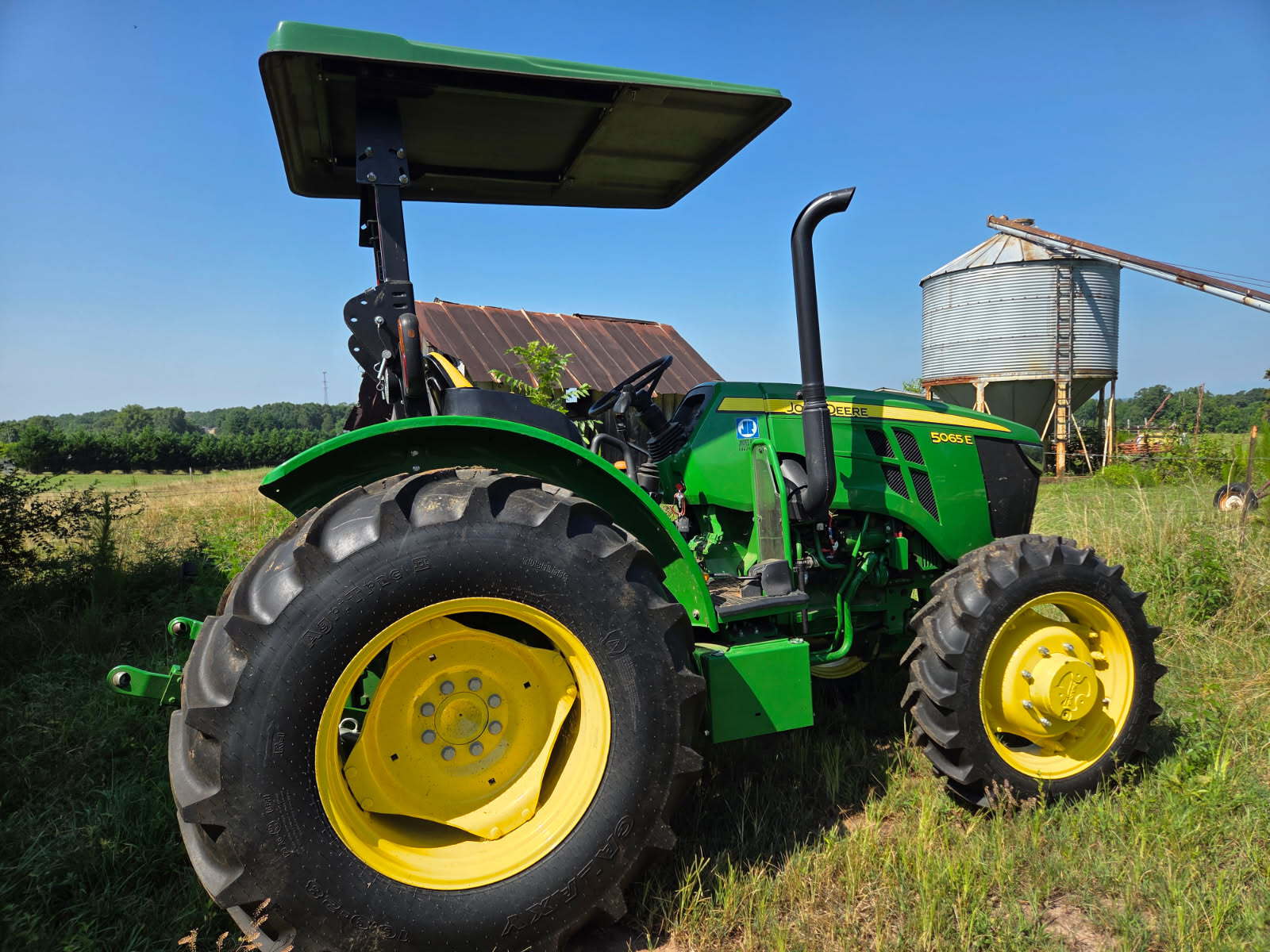 2022 John Deere 5065E Image 6