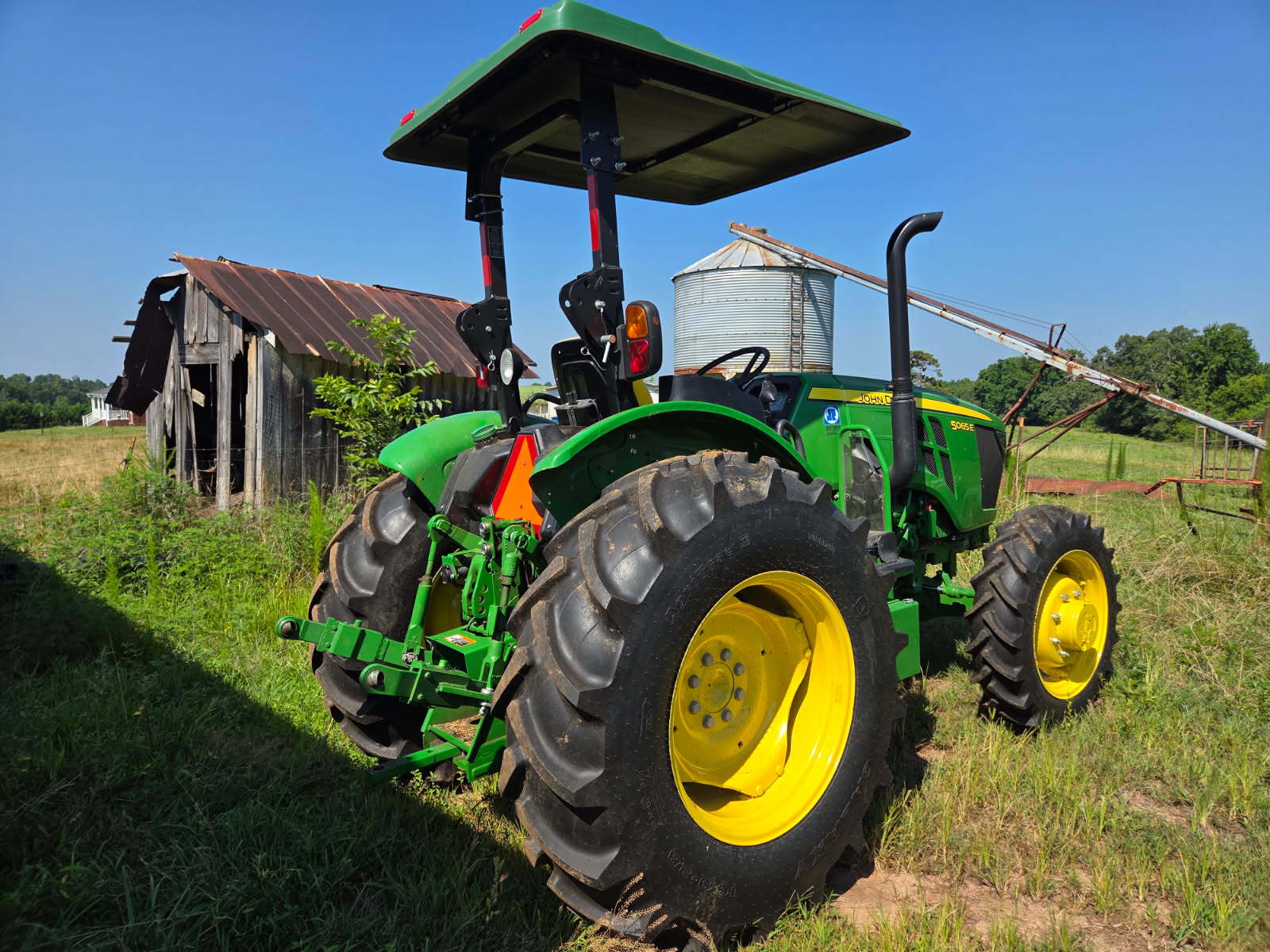 2022 John Deere 5065E Image 5