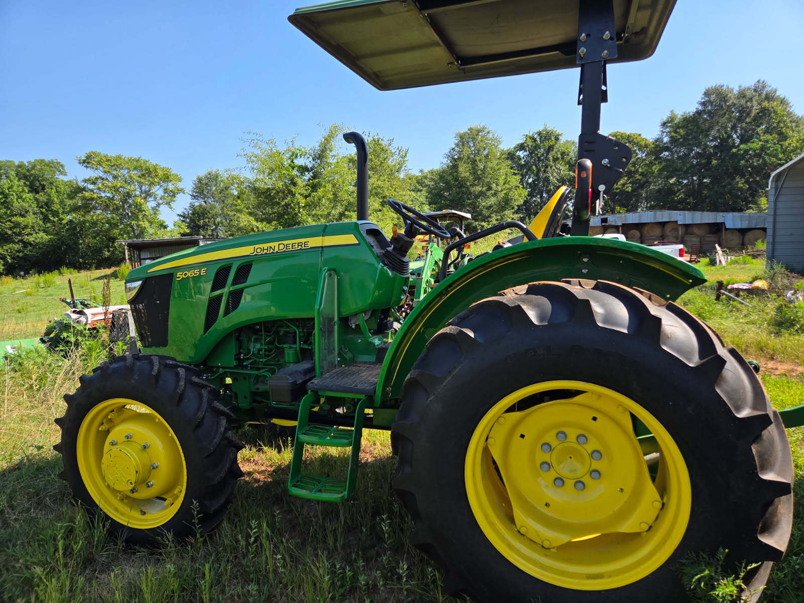 2022 John Deere 5065E Image 2